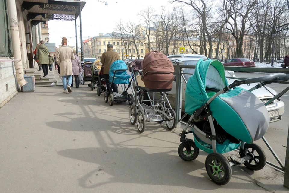 Петербурге продлили программу маткапитала до 2027 года.