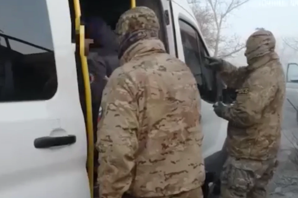 Утром 18 февраля подростков задержали сотрудники ФСБ. Фото: Оперативная съемка