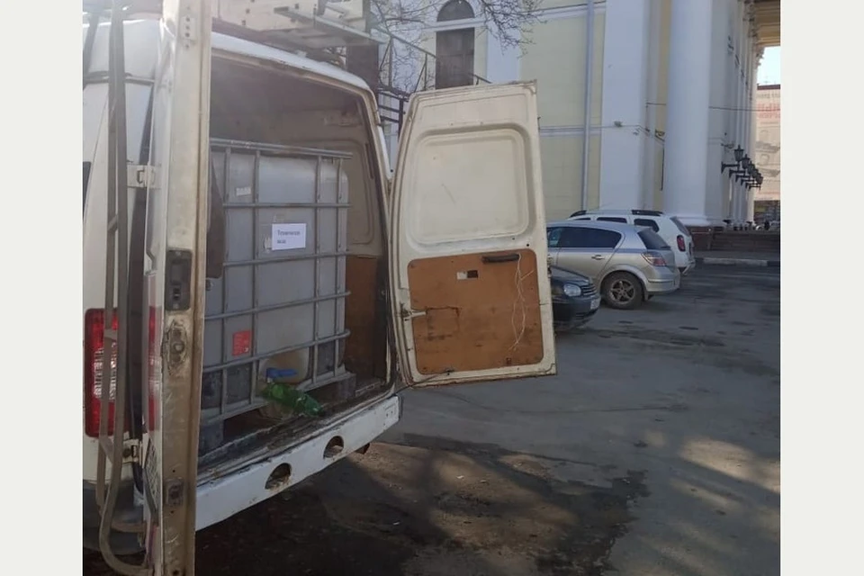 Одна из точек, куда подвозят воду - площадь Театральная. Фото: администрация Рязани.