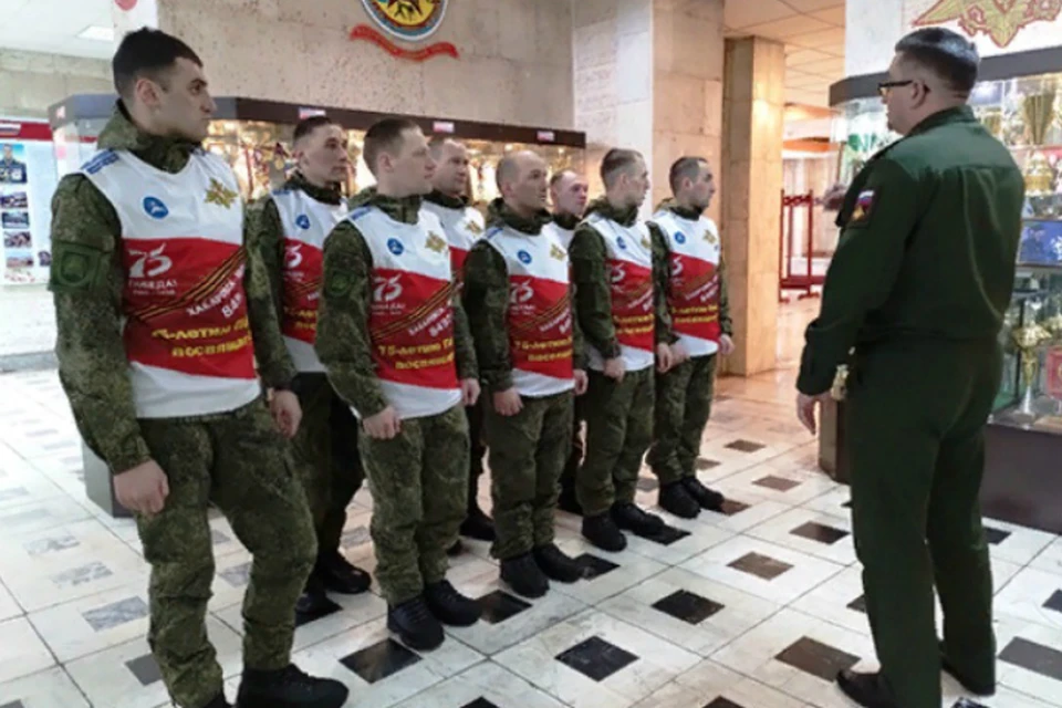 «Лыжники Победы» по пути из Хабаровска в Москву увидели самую большую в мире голову Ленина