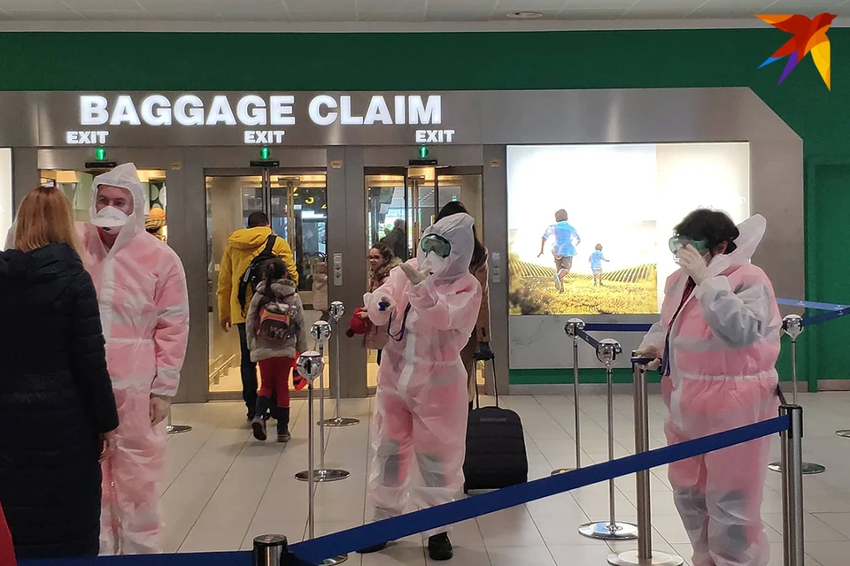 В аэропорту начались проверки из-за коронавируса.