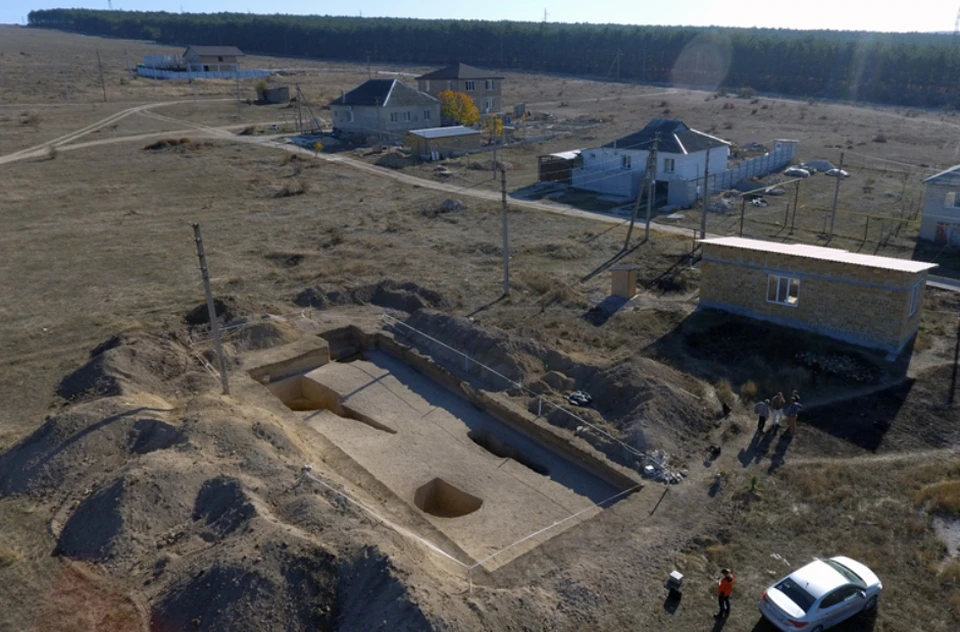 На территории могильников построили несколько домов. Фото: Институт археологии Крыма РАН