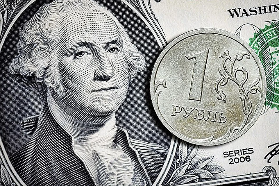 Курс доллара поднялся выше 67 рублей впервые за полгода