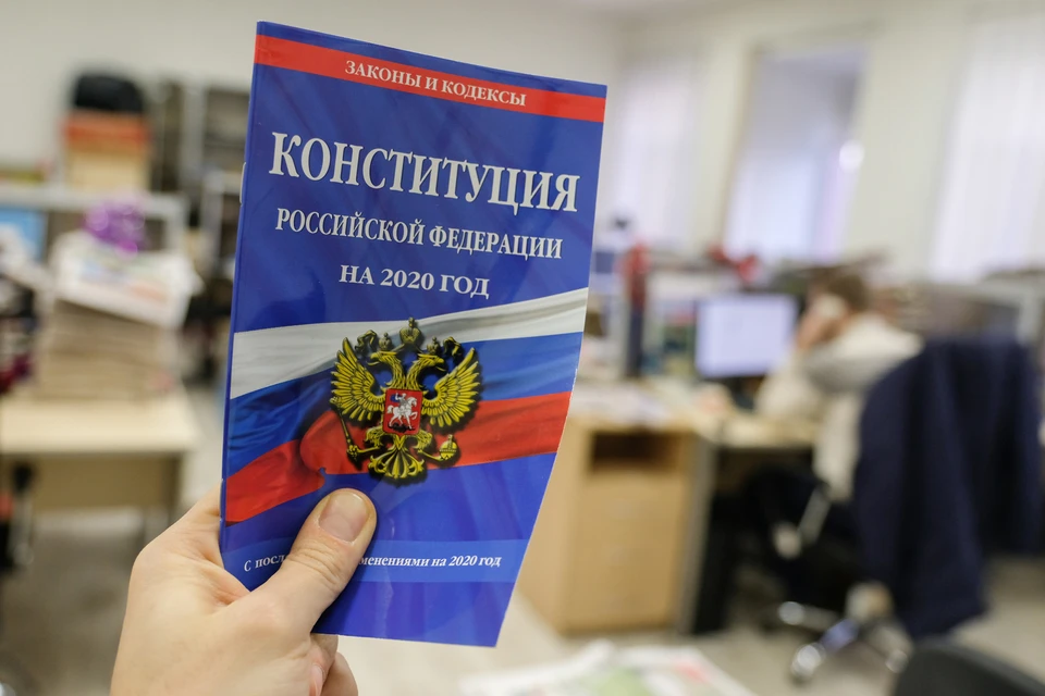 Пресс-секретарь президента Дмитрий Песков пояснил журналистам - от появления Бога в Конституции "государство свой светский характер не теряет"