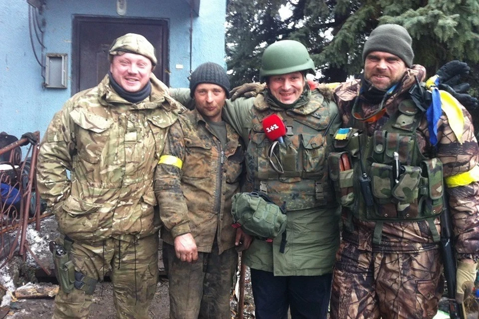 Украина использует СМИ для съемки провокаций на фронте в Донбассе. Фото: sharknwes.ru