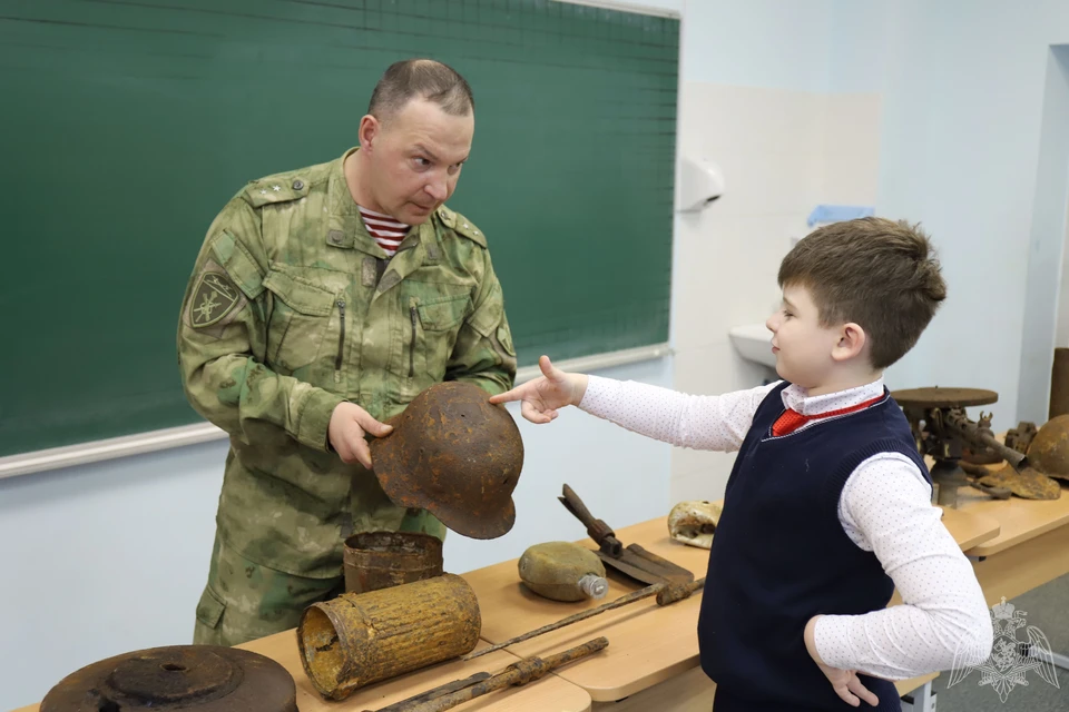«Дни Росгвардии» проходят в школах Югры. Фото Росгвардии ХМАО.