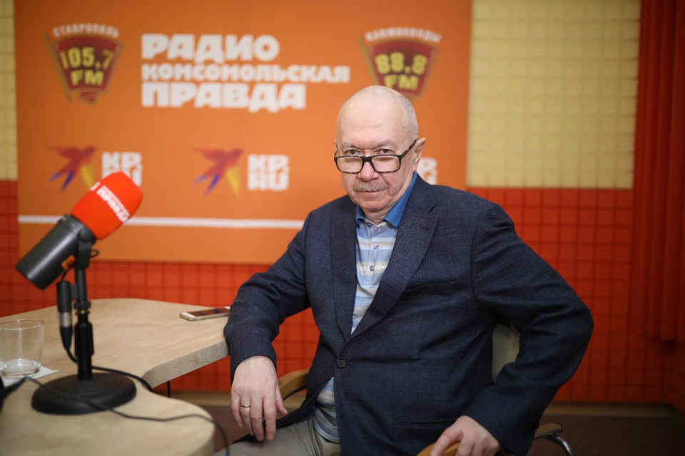 Писатель Денис Драгунский
