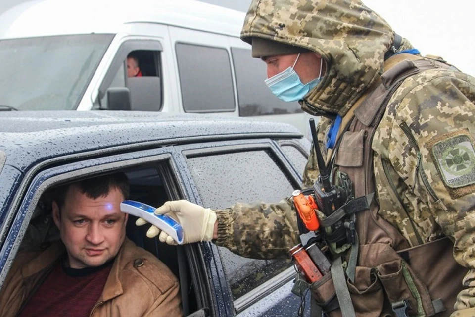 КПВВ на линии соприкосновения могут полностью перекрыть движение. Фото: sharknews.ru