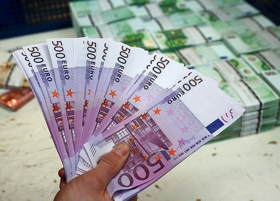 Курс евро поднялся выше 86 рублей впервые с 2016 года