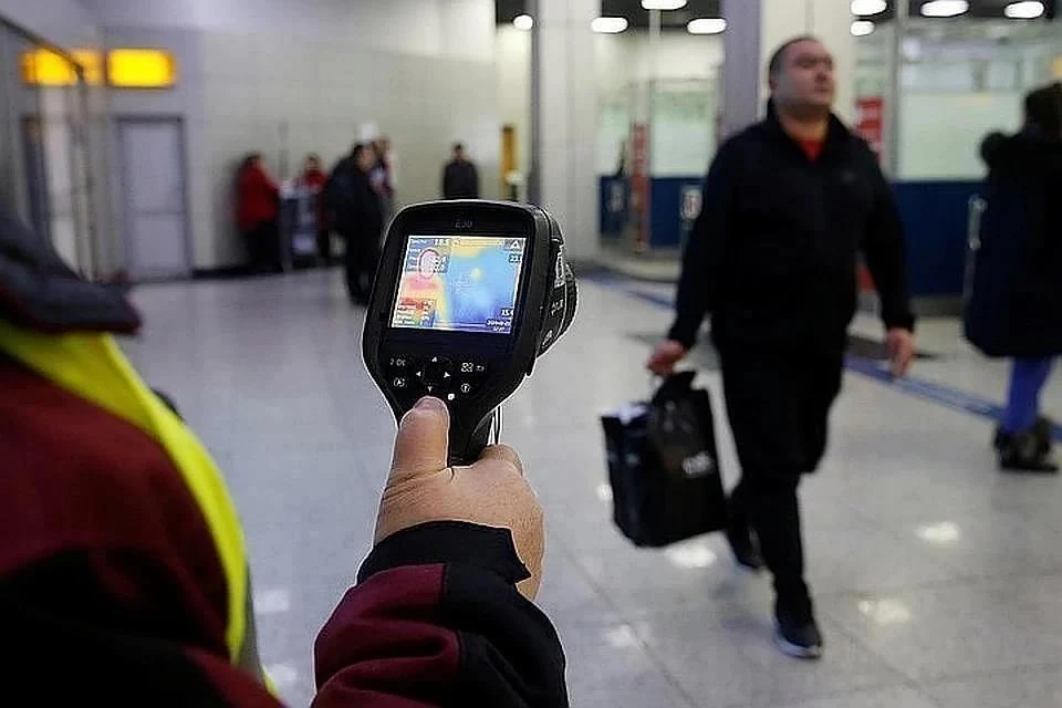 Самое главное - защитить население от распространения заболевания внутри страны.