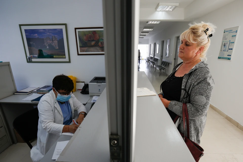 Ходить в больницу с признаками ОРВИ не надо - вызовите врача на дом