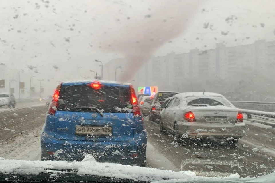 Дорожная обстановка в городе крайне осложнена. Фото: предоставлено читателями