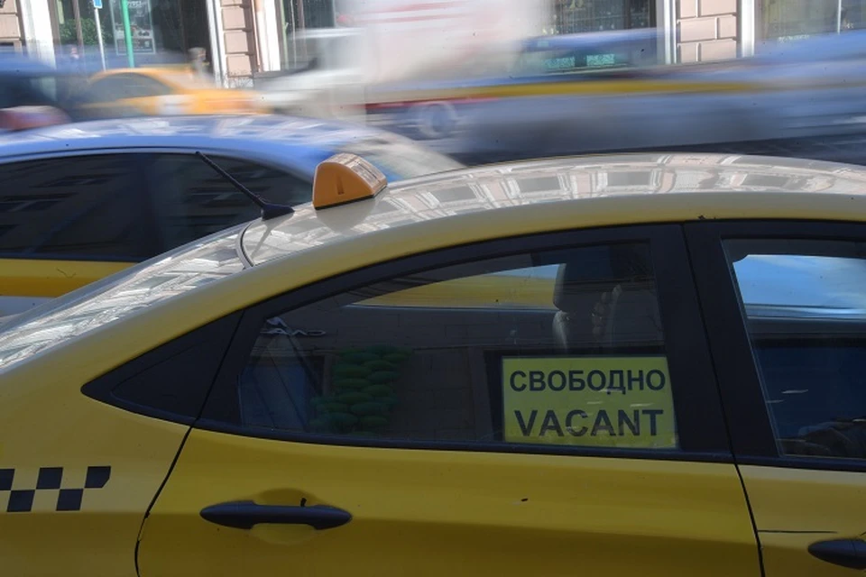 Теперь таксисты берут "чаевые", не спрашивая пассажира