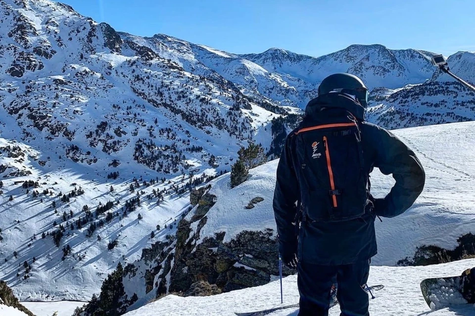 В Испании молодой человек катался на лыжах
