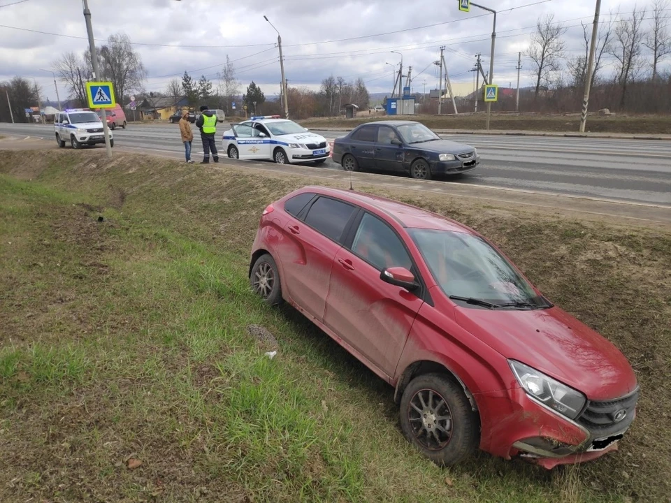 После ДТП под Орлом 81-летней женщине понадобилась помощь нейрохирургов. Фото региональной Госавтоинспекции