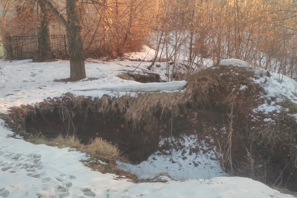 Размытие склонов может обрушить городские улицы. Фото: vk.com/stroim_kirov