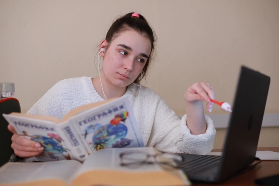 В Кузбассе более 50 тысяч школьников подключат к цифровой платформе дистанционного обучения
