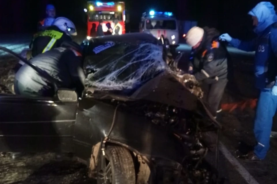 Водитель утратил контроль за управлением автомобиля и выехал на полосу встречного движения.