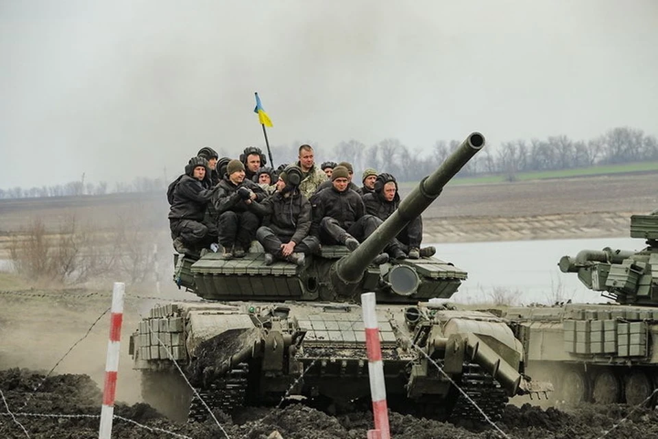 После коллективных поездок на «броне» вблизи передовой в Донбассе украинских военных тянет на откровенность в соцсетях. Фото: Пресс-центр штаба ООС