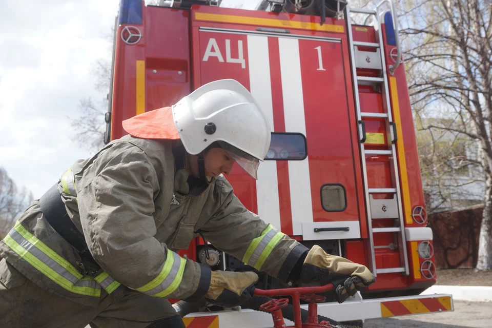 По предварительным данным, причиной возгорания стало неосторожное обращение с огнем, либо несоблюдение мер пожарной безопасности при использовании печного оборудования