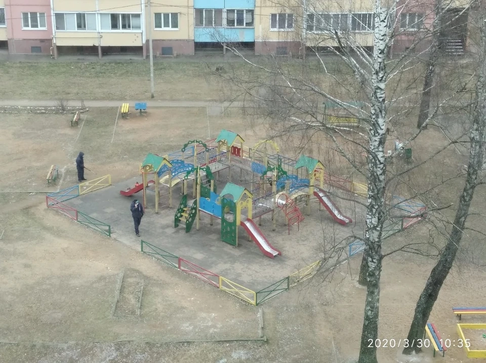 В Смоленске коммунальщики начали обрабатывать улицы дезинфектором. Фото: паблик «Новая Королёвка (Смоленск)» ВКонтакте.