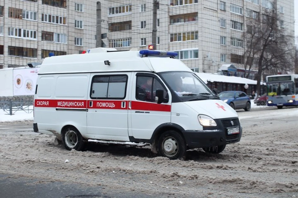 На место происшествия вызвали медиков