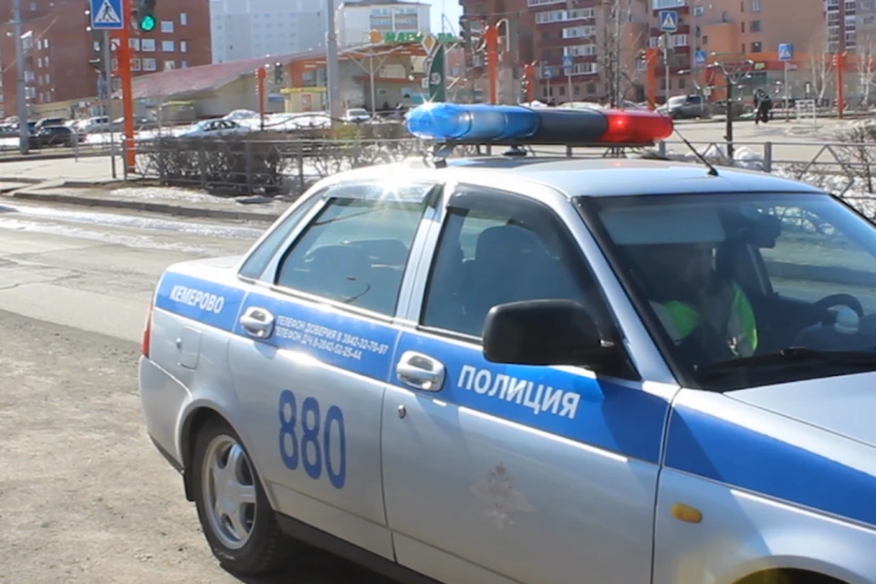Полиция оповещает кузбассовцев о самоизоляции через громкоговорители. Фото: ГУ МВД России по Кемеровской области