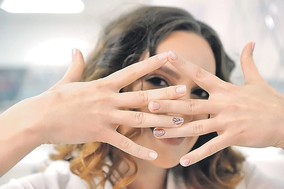 В разгар пандемии женщины обрадовались, что смогут перекрасить ногти
