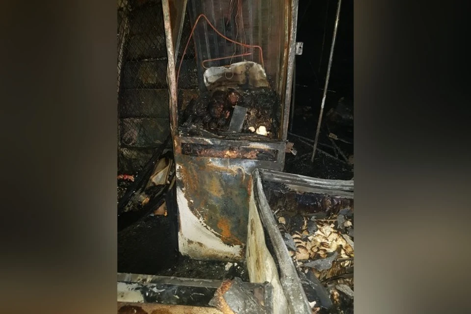 «Проводка требовала ремонта»: ночью в Кузбассе горел Губернский рынок. ФОТО: vk.com, "ЧП Ленинск-Кузнецкий"