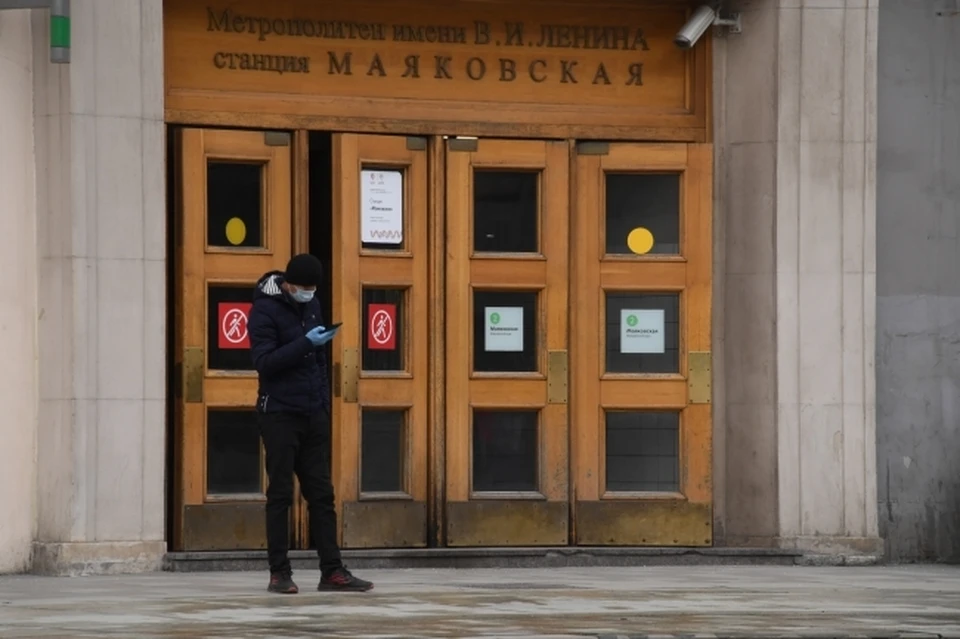 В московское метро с каждым днем спускается все меньше людей