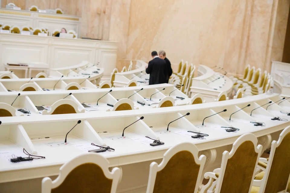 ЗакС Петербурга принял в третьем чтении законопроект о послаблениях для бизнеса в условиях распространения коронавируса