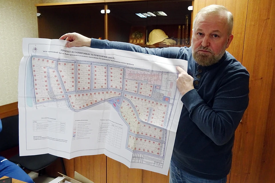 Землевладелец Петр Егоров уверяет, что он сильно потратился на межевание, документы обошлись ему в 1,5 миллиона рублей