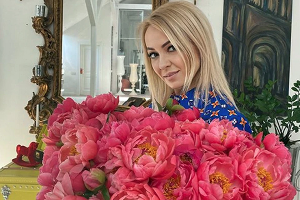Яна Рудковская призналась своим подписчикам, что никогда не делала пластику