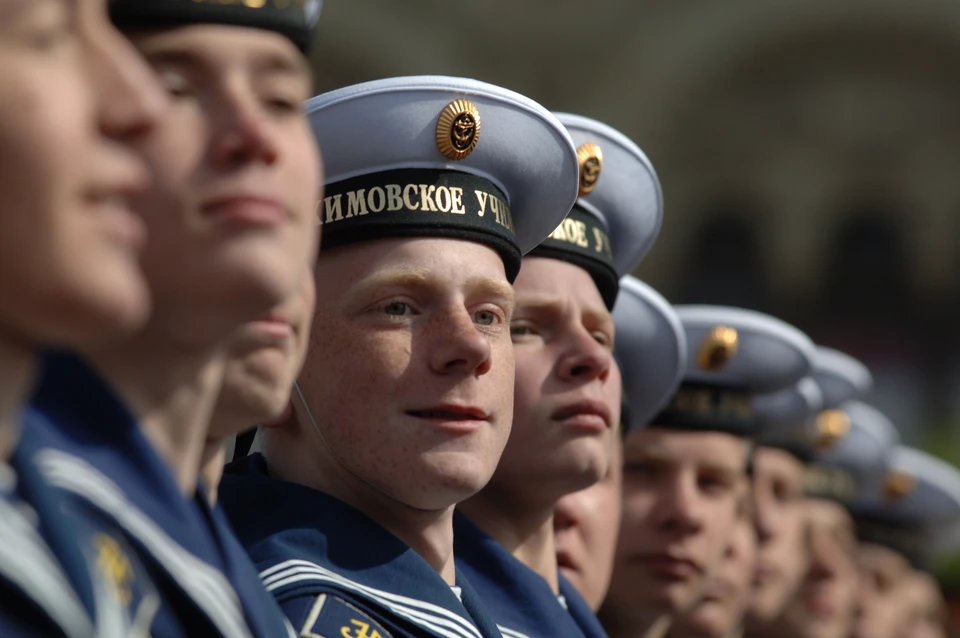 Курсанты военно-морского Нахимовского училища на параде в честь годовщины Победы в Великой Отечественной войне. Фото ИТАР-ТАСС/ Григорий Сысоев