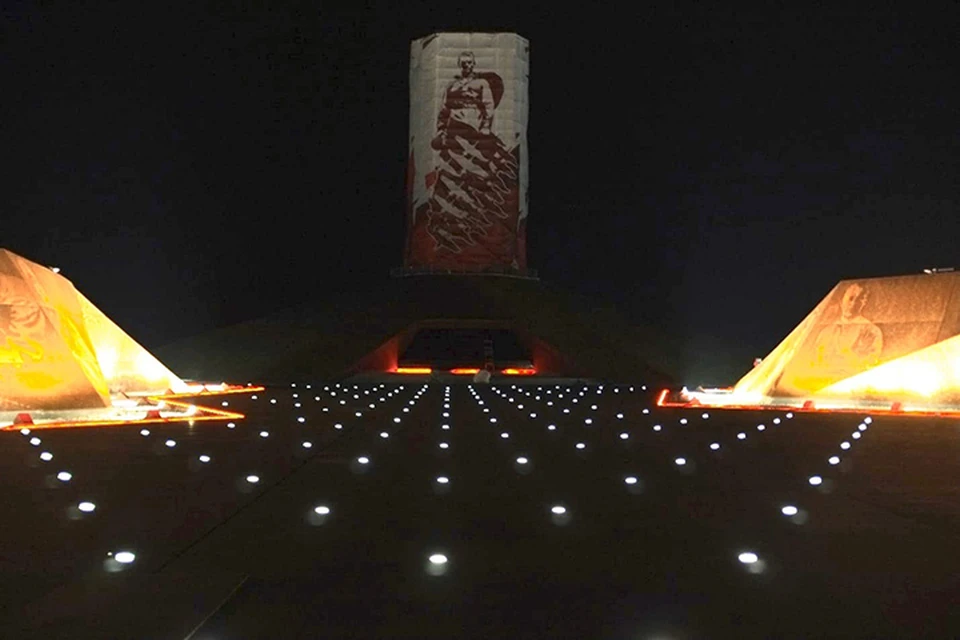 На Ржевском мемориале включили ночную подсветку Фото: vk.com/Андрей Корбцов
