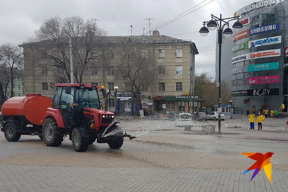 Масштабная дезинфекция в Рязани: улицы поливают раствором с сильным запахом хлора.