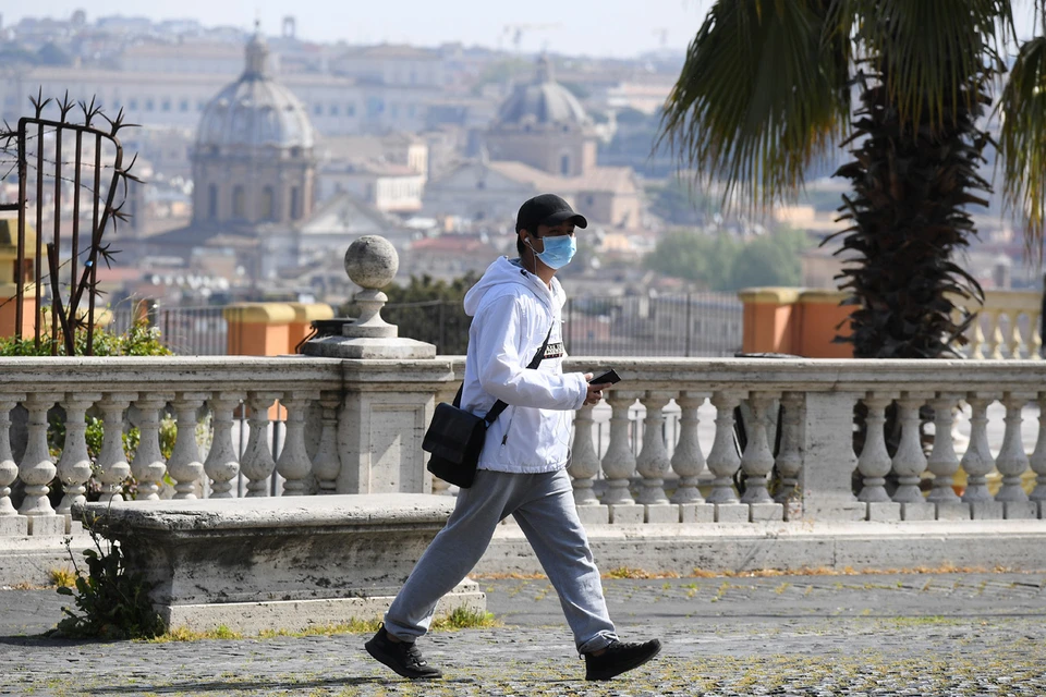 В центре европейской вспышки пандемии, Северной Италии, каждый день всё меньше заболевших.