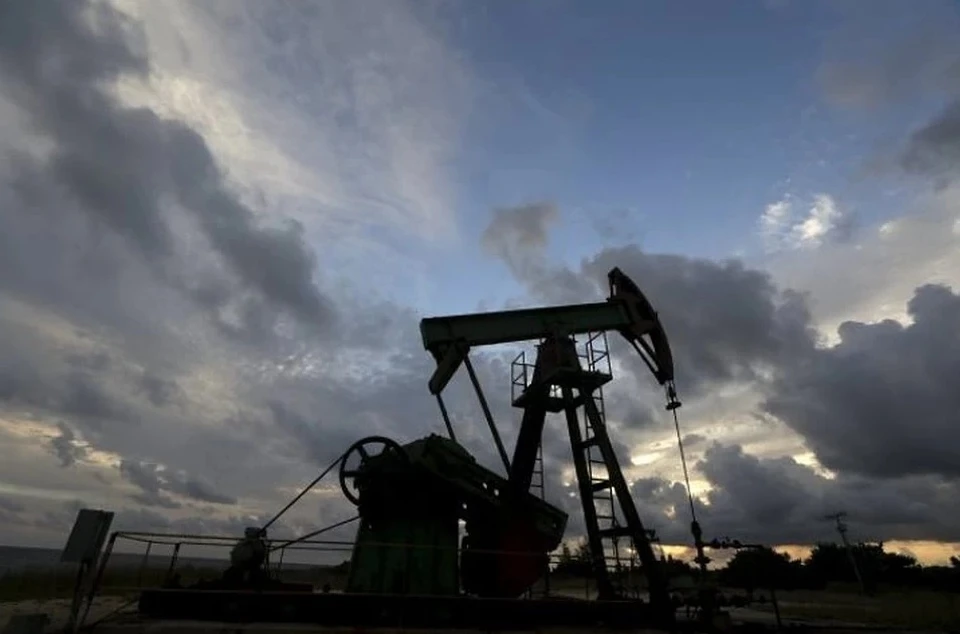 Цена на нефть падает на фоне пандемии - сырье оказывается не востребовано