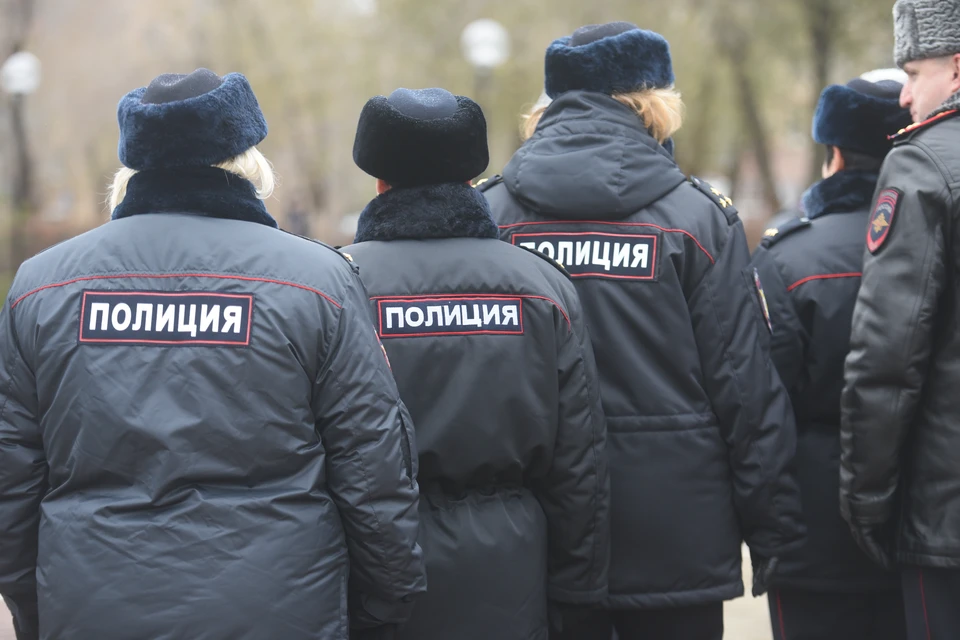 Полицейские пресекли деятельность банды, которая похитила десятки тысяч персональных данных граждан Российской Федерации и Евросоюза из банковских организаций.