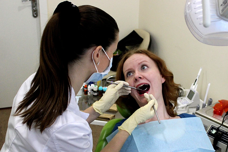 Врач-стоматолог работает в ротовой полости, а использование бормашины ведет к образованию аэрозоля и высоким рискам инфицирования