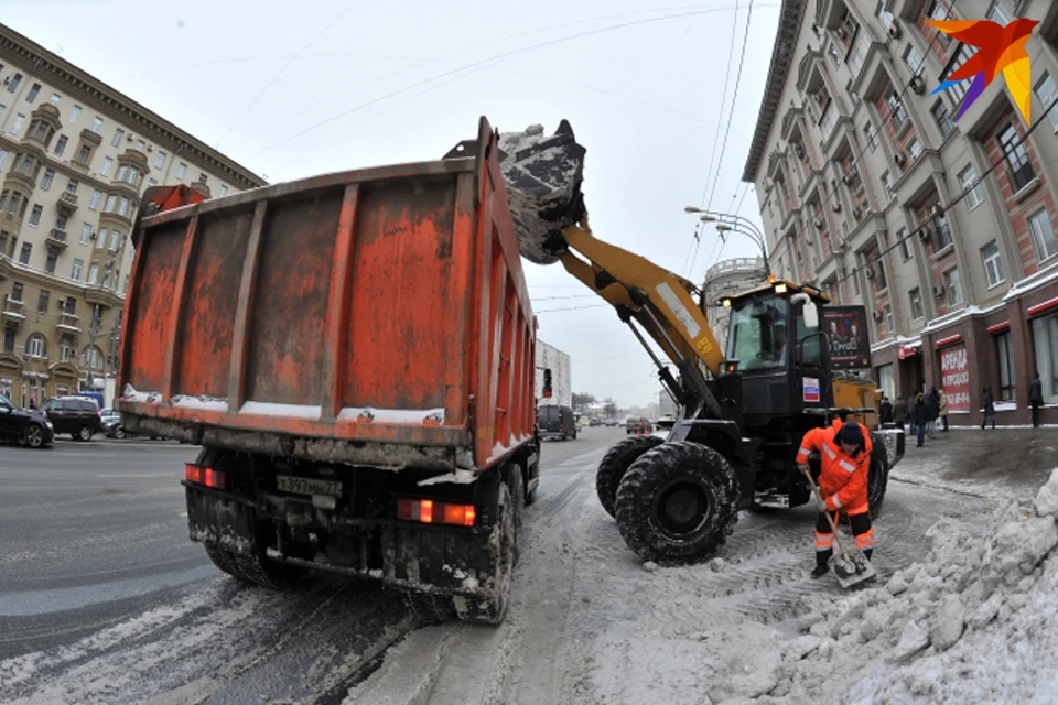 Снег вывозили и продолжают вывозить из городов и поселков региона.