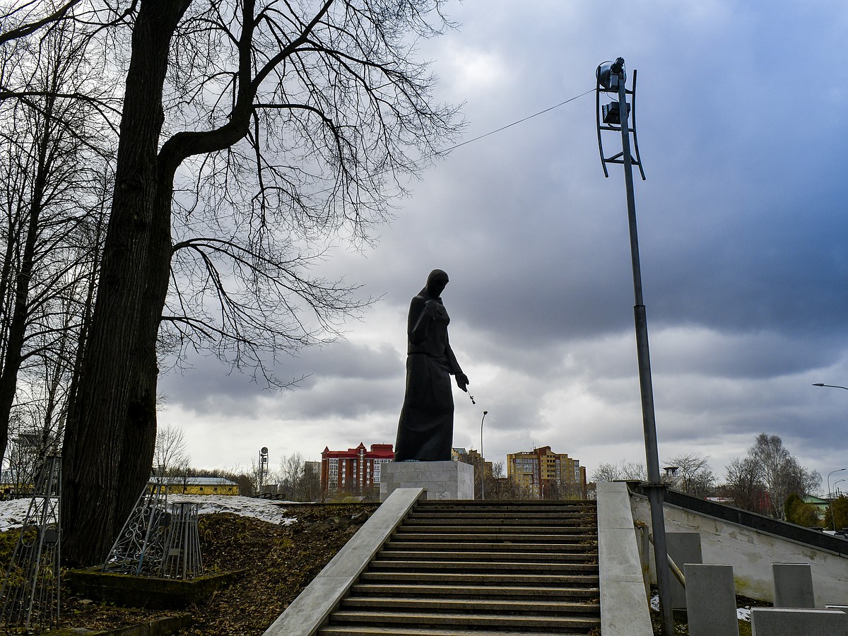 Мемориалы и памятники краевого центра «помолодеют» ко Дню Победы - KP.RU