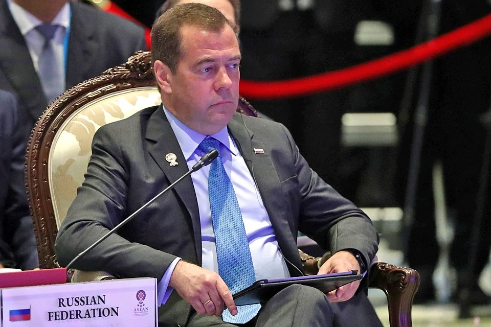 Дмитрий Медведев призвал однопартийцев пожертвовать свой месячный доход