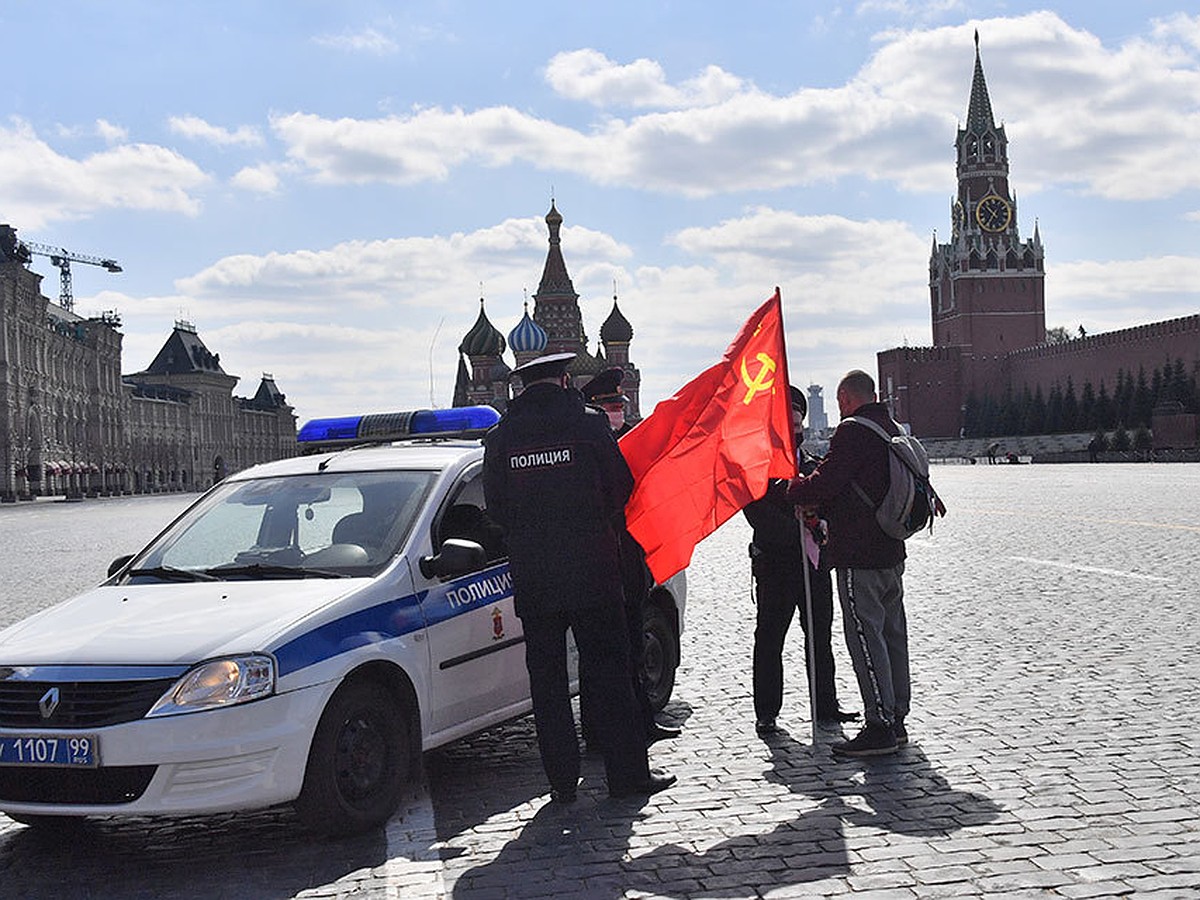 Первомай — Москва гуляет: шашлыки пока не жарят, но народу везде тьма -  KP.RU