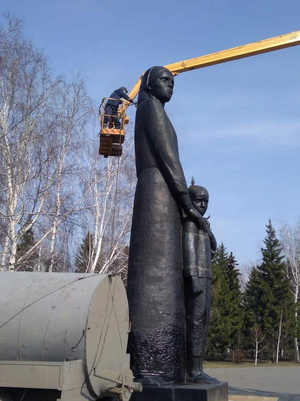 памятник в парке победы омск