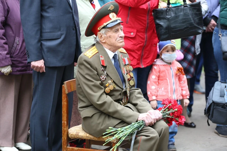 Липчане поздравили ветерана с Днем Победы