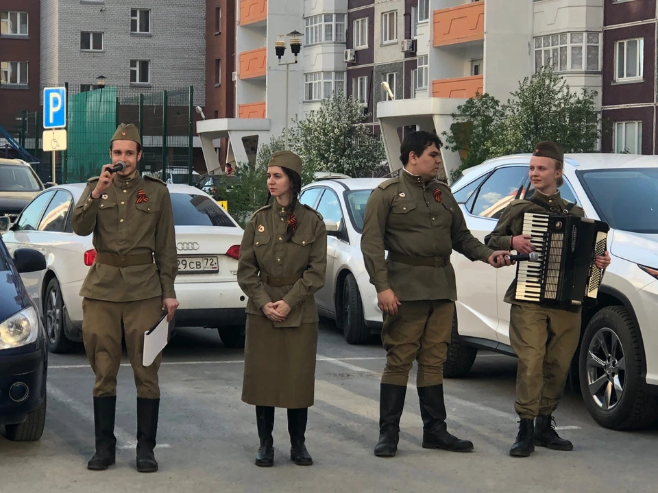 Тюменские молодогвардейцы порадовали горожан песнями военных лет