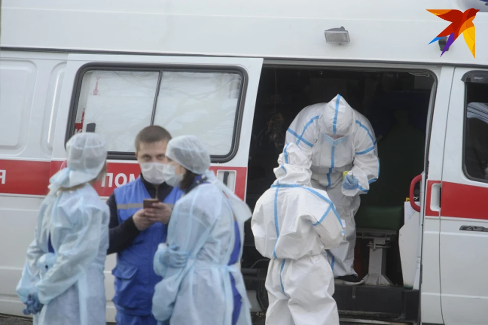 В Мурманской области около 1000 врачей, фельдшеров и водителей скорой помощи вышли на борьбу с коронавирусом.