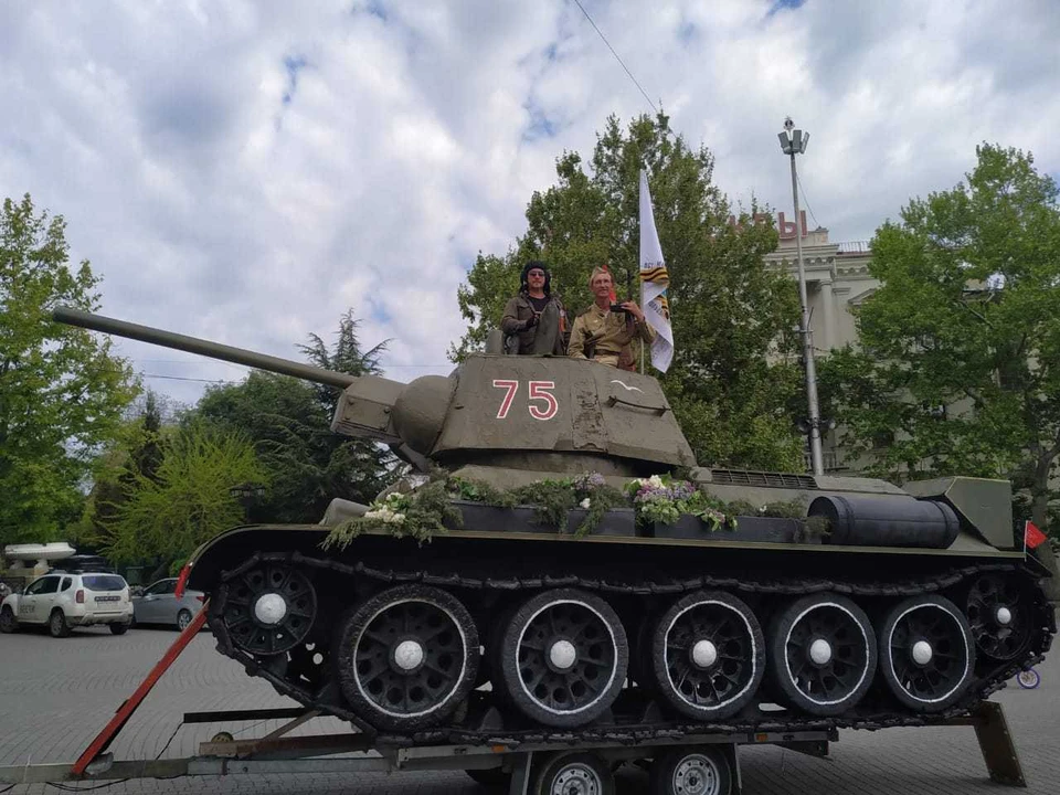 "Бронетанковая техника" на площади Нахимова