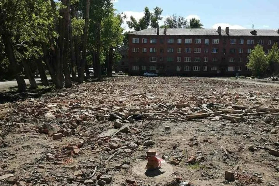 В Кемерове завершиляс снос аварийного здания медакадемии. Фото: Илья Середюк/ Instagram